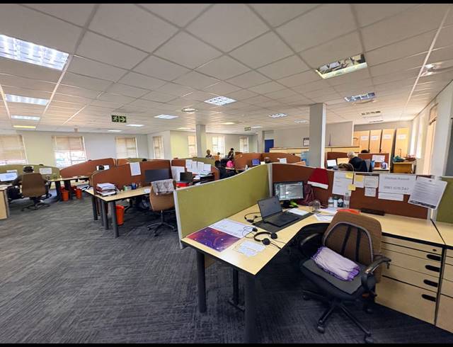 983M² OFFICE FOR SALE IN FOURWAYS